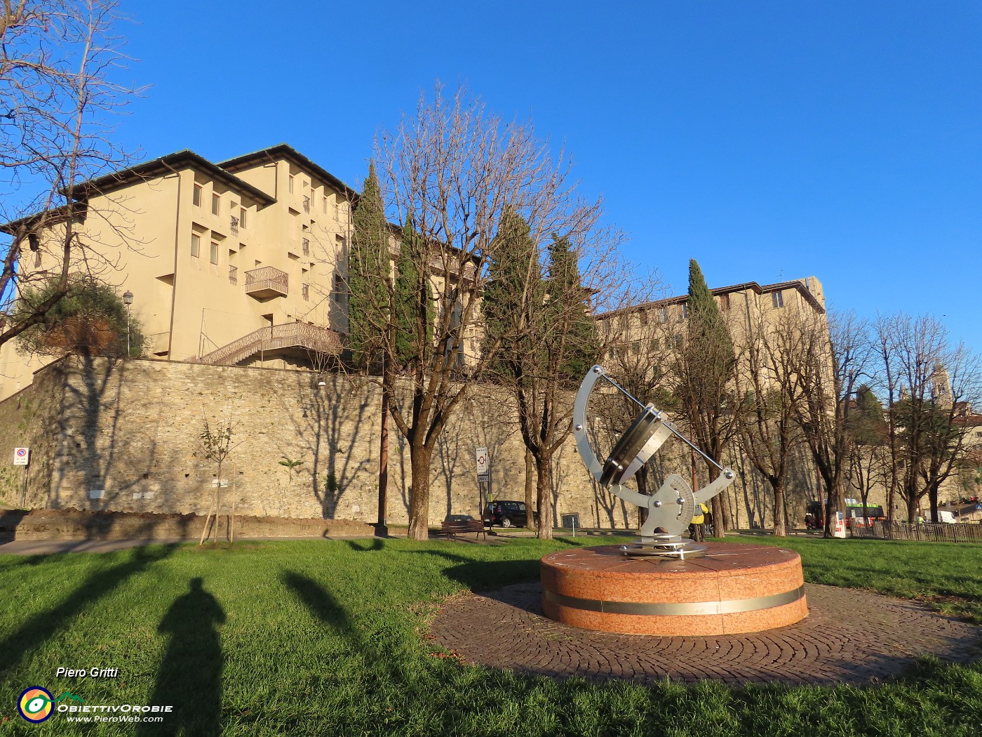 65 Astrolabio sugli spalti delle mura venete.JPG